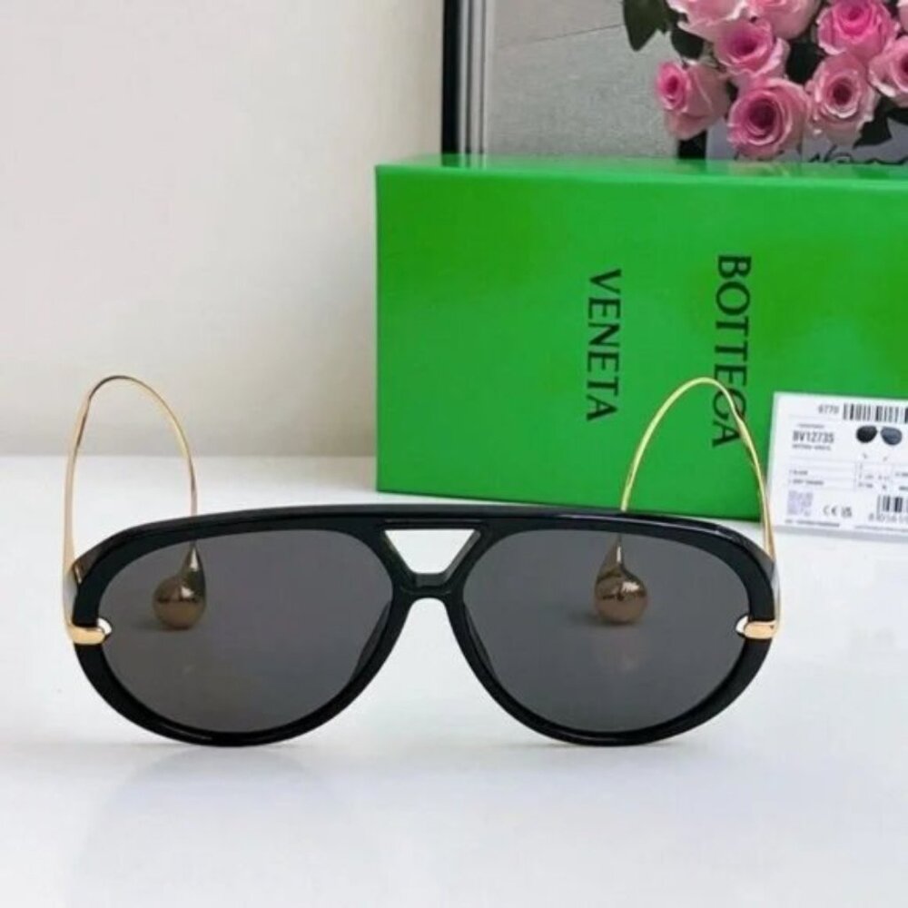 Elegant Bottega Veneta Sunglasses - Picture 5 of 9